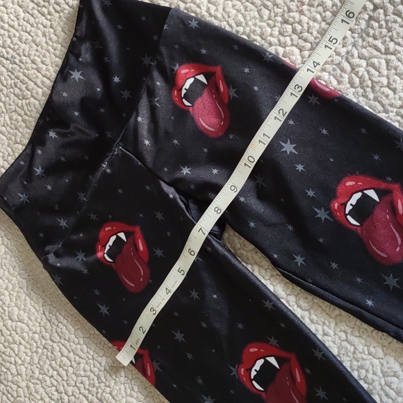 Goldsheep XS Vampire Lip Star Print Leggings - Picture 8 of 14